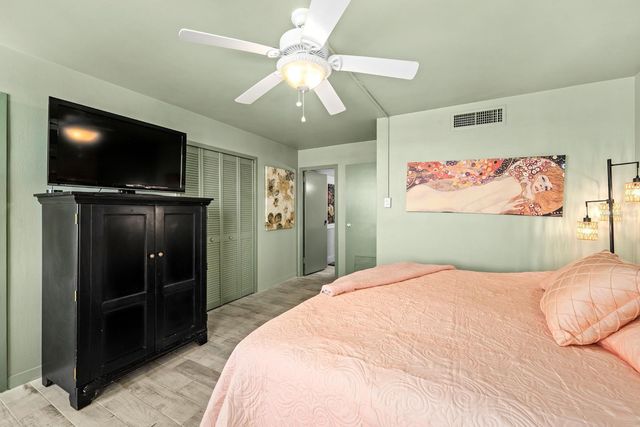 10355 PARADISE BOULEVARD 512, Treasure Island, FL 33706