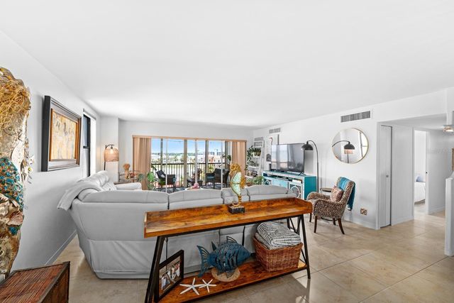 10355 PARADISE BOULEVARD 512, Treasure Island, FL 33706