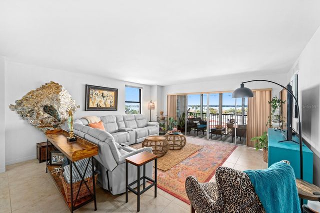10355 PARADISE BOULEVARD 512, Treasure Island, FL 33706