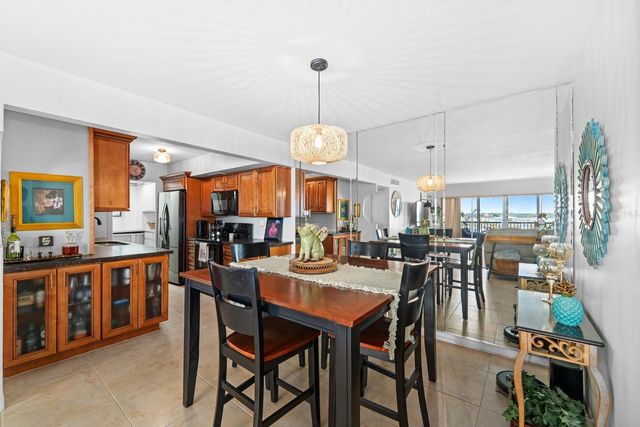 10355 PARADISE BOULEVARD 512, Treasure Island, FL 33706
