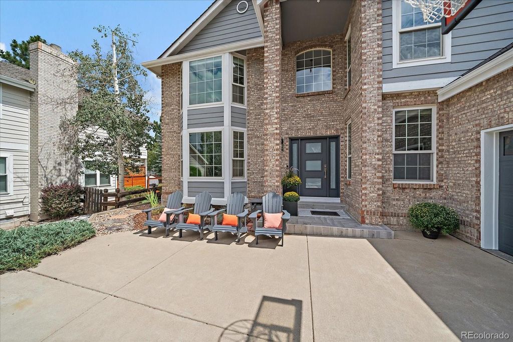 Image 2 of property listing at 12 Willow Oak, Littleton, CO 80127
