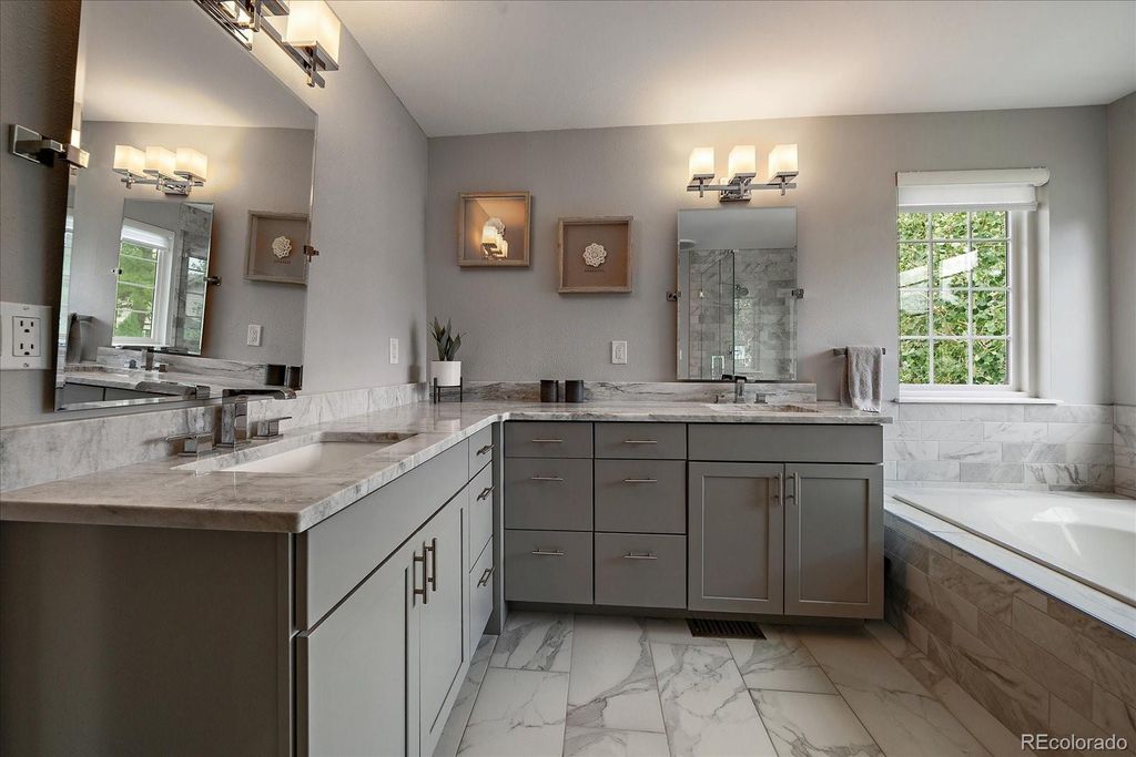 Image 29 of property listing at 12 Willow Oak, Littleton, CO 80127