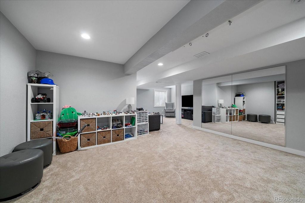 Image 35 of property listing at 12 Willow Oak, Littleton, CO 80127