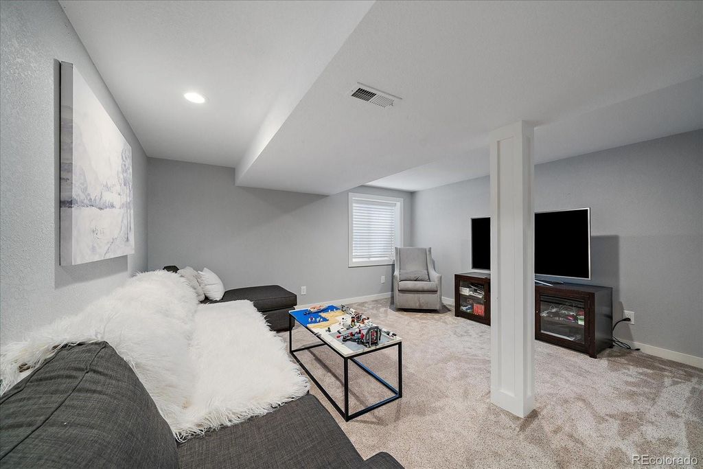 Image 36 of property listing at 12 Willow Oak, Littleton, CO 80127