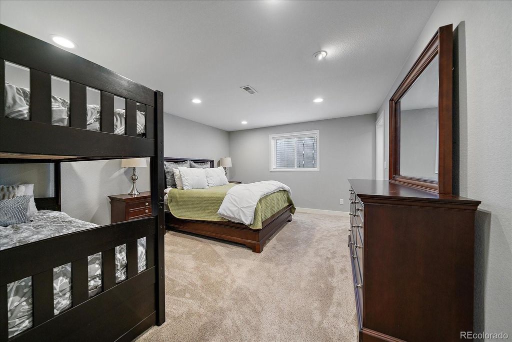 Image 37 of property listing at 12 Willow Oak, Littleton, CO 80127