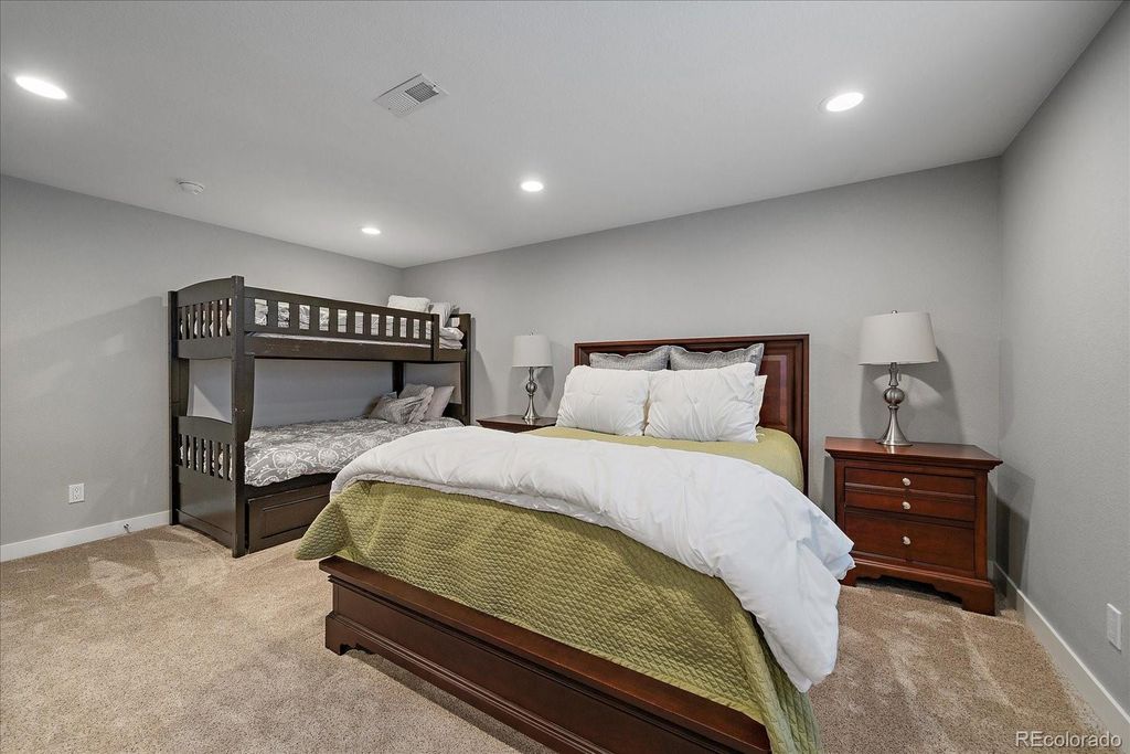 Image 38 of property listing at 12 Willow Oak, Littleton, CO 80127
