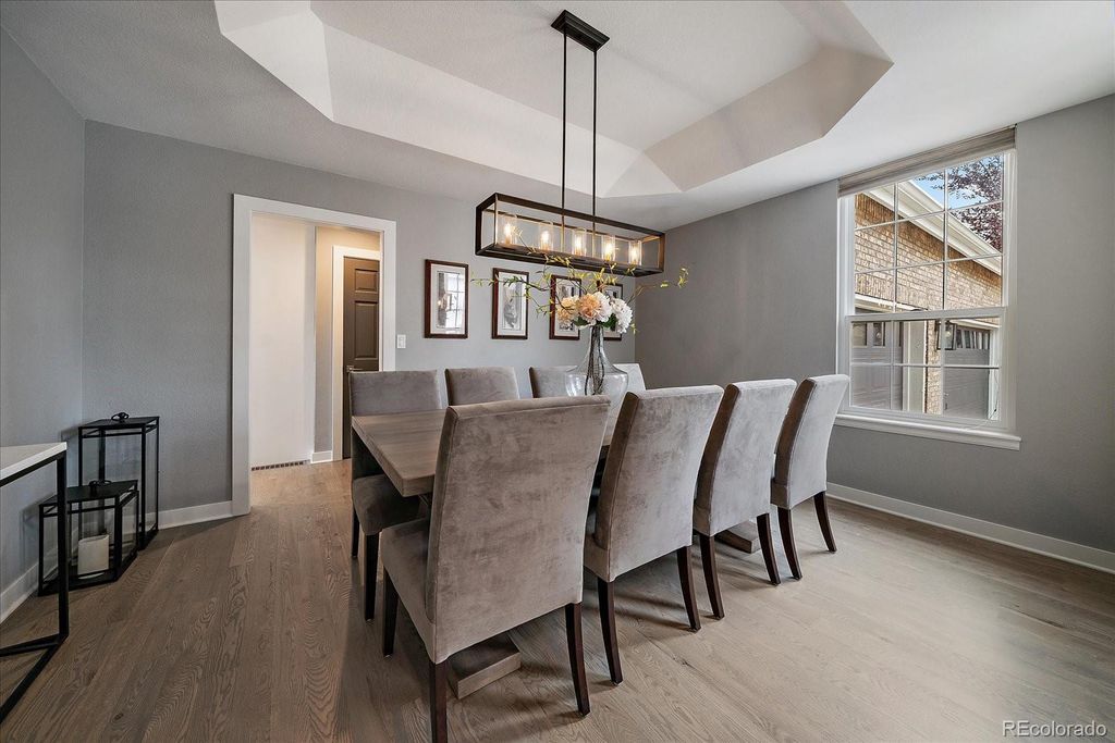 Image 9 of property listing at 12 Willow Oak, Littleton, CO 80127