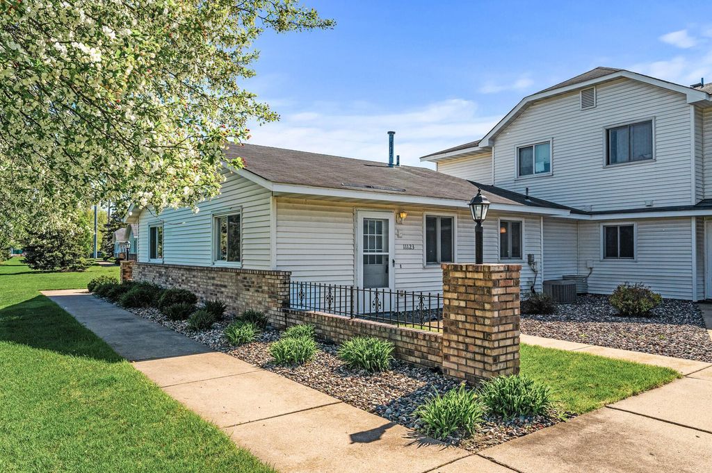 11123 Drake Street NW, Coon Rapids, MN 55433