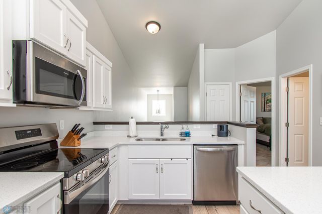 6309 83rd Avenue S, Horace, ND 58047