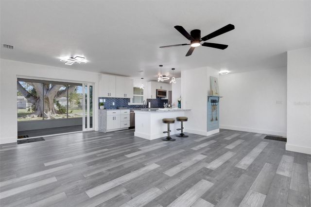 201 63RD STREET W, Bradenton, FL 34209