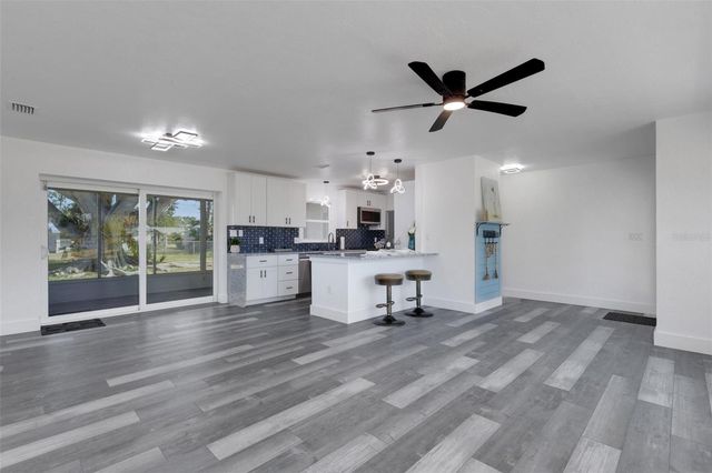 201 63RD STREET W, Bradenton, FL 34209