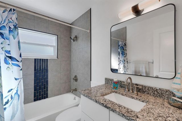 201 63RD STREET W, Bradenton, FL 34209