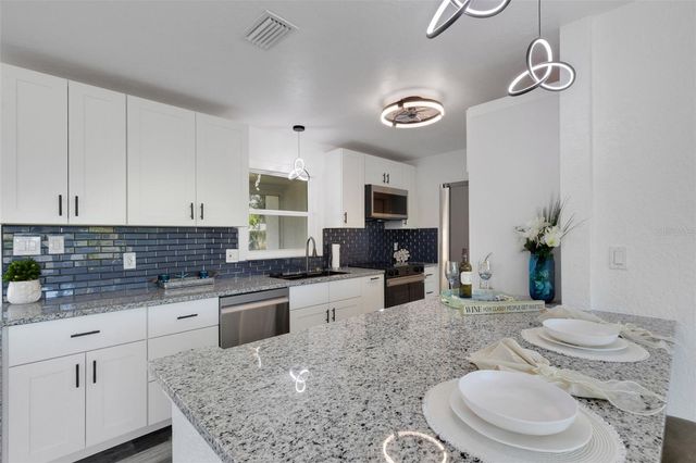 201 63RD STREET W, Bradenton, FL 34209