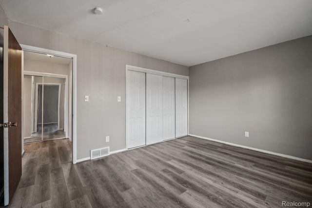 25331 Shiawassee Circle 206, Southfield, MI 48033