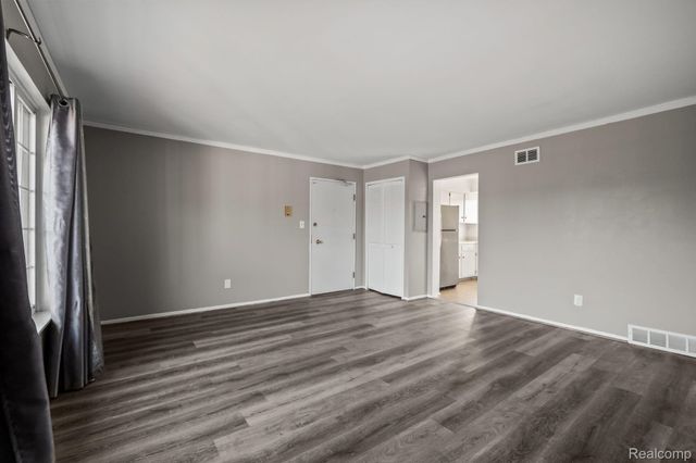 25331 Shiawassee Circle 206, Southfield, MI 48033