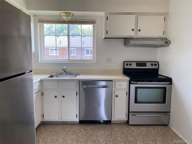 25331 Shiawassee Circle 206, Southfield, MI 48033