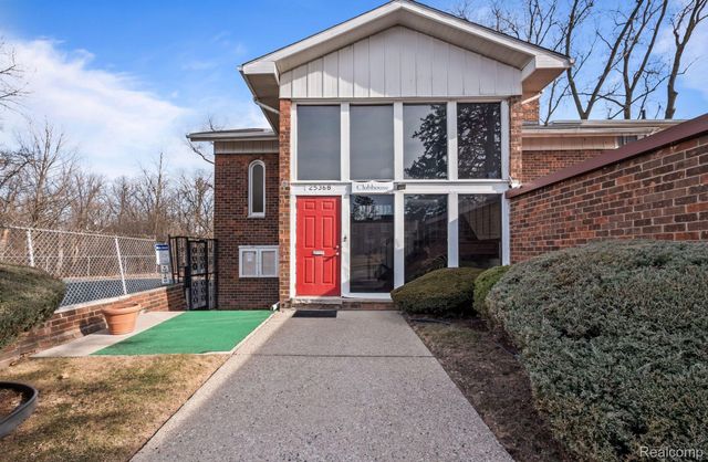 25331 Shiawassee Circle 206, Southfield, MI 48033