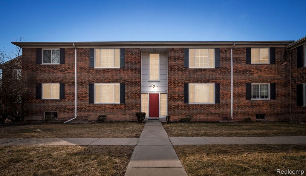 25331 Shiawassee Circle 206, Southfield, MI 48033