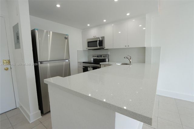 4550 NW 9th Street 418, Miami, FL 33126