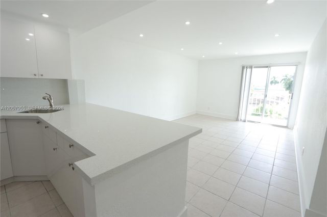 4550 NW 9th Street 418, Miami, FL 33126
