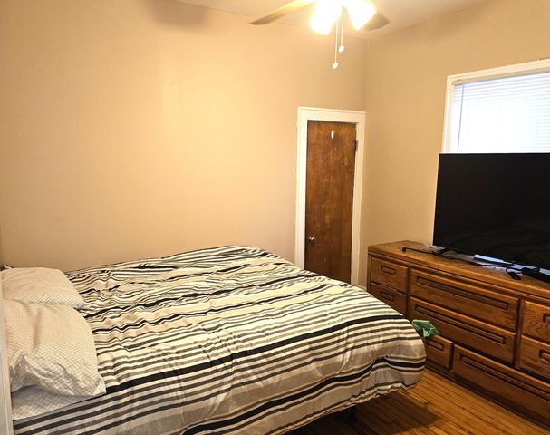 1212 W Taft Street, Gary, IN 46404