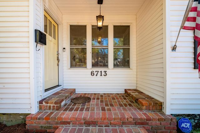 6713 Longwood Road, Cammack Village, AR 72207