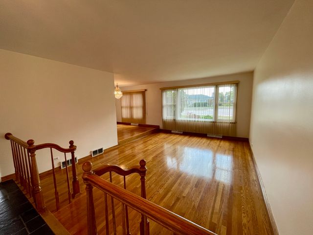 7150 N Crawford Avenue, Lincolnwood, IL 60712