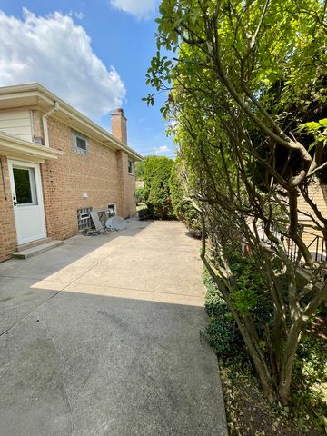 7150 N Crawford Avenue, Lincolnwood, IL 60712