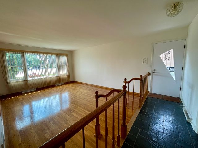 7150 N Crawford Avenue, Lincolnwood, IL 60712