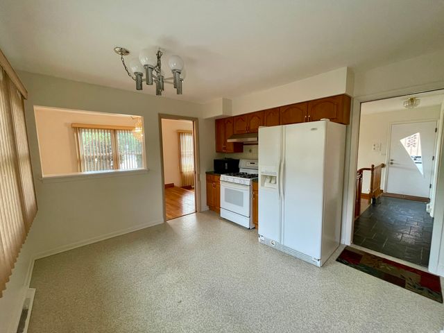 7150 N Crawford Avenue, Lincolnwood, IL 60712
