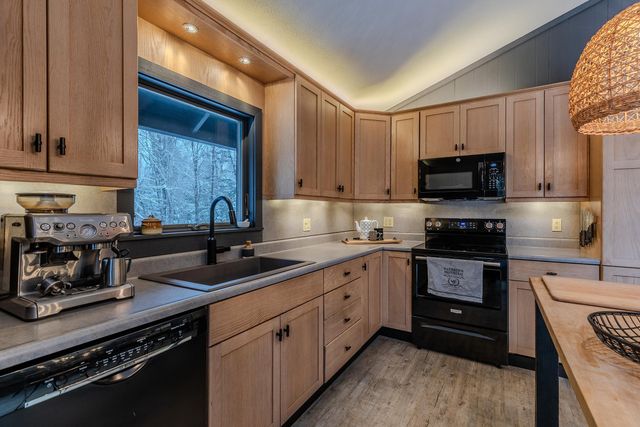 1161 Little Pond Road, Londonderry, VT 05148