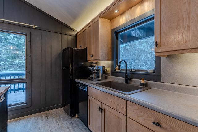 1161 Little Pond Road, Londonderry, VT 05148