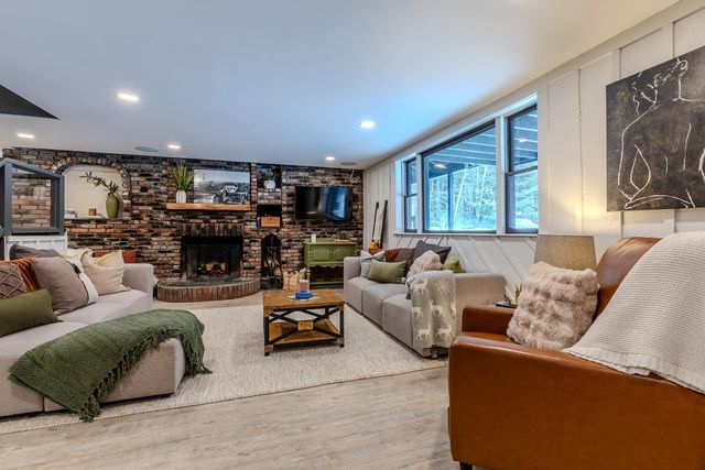 1161 Little Pond Road, Londonderry, VT 05148