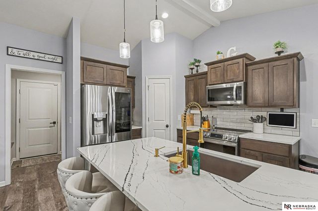 1290 Oakview Drive, Hickman, NE 68372