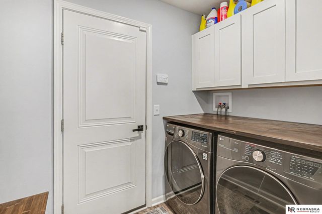 1290 Oakview Drive, Hickman, NE 68372