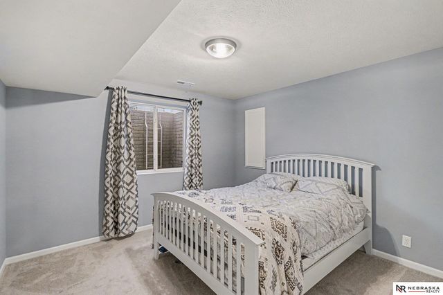 1290 Oakview Drive, Hickman, NE 68372