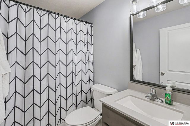 1290 Oakview Drive, Hickman, NE 68372