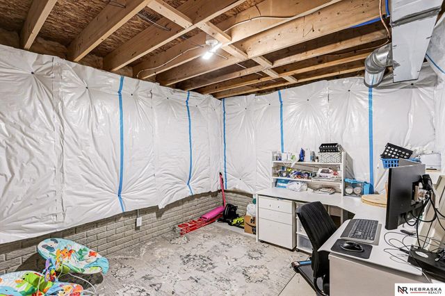 1290 Oakview Drive, Hickman, NE 68372