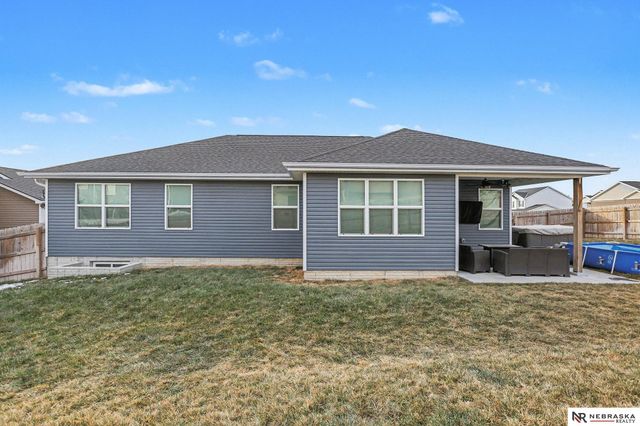 1290 Oakview Drive, Hickman, NE 68372