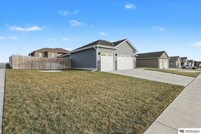 1290 Oakview Drive, Hickman, NE 68372