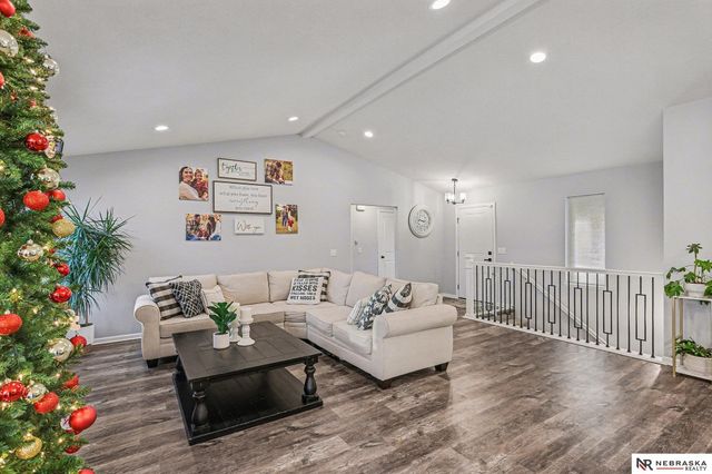 1290 Oakview Drive, Hickman, NE 68372