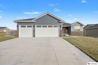 1290 Oakview Drive, Hickman, NE 68372