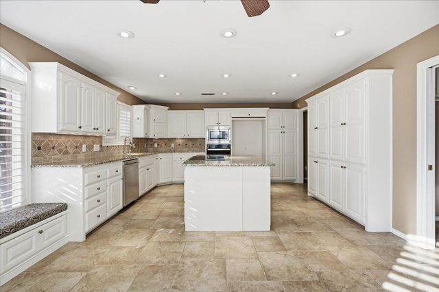 1703 E Casa Linda Lane, Brownfield, TX 79316