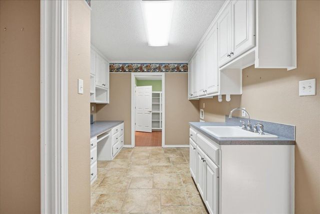 1703 E Casa Linda Lane, Brownfield, TX 79316