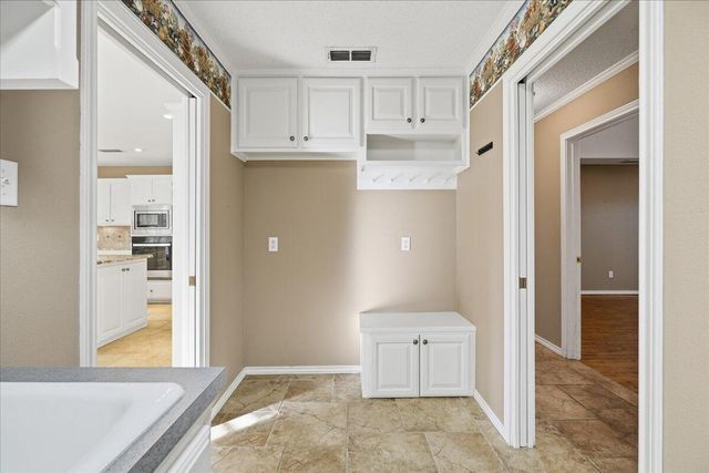 1703 E Casa Linda Lane, Brownfield, TX 79316