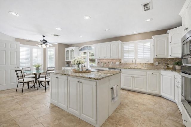 1703 E Casa Linda Lane, Brownfield, TX 79316