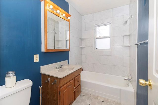 7109 N Cherry Lane, Gladstone, MO 64118