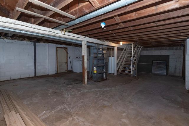 7109 N Cherry Lane, Gladstone, MO 64118