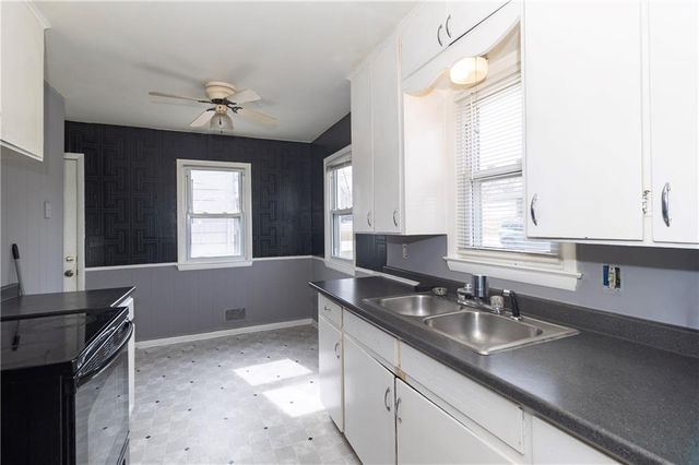 7109 N Cherry Lane, Gladstone, MO 64118