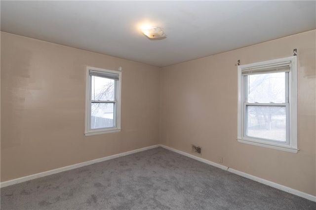 7109 N Cherry Lane, Gladstone, MO 64118